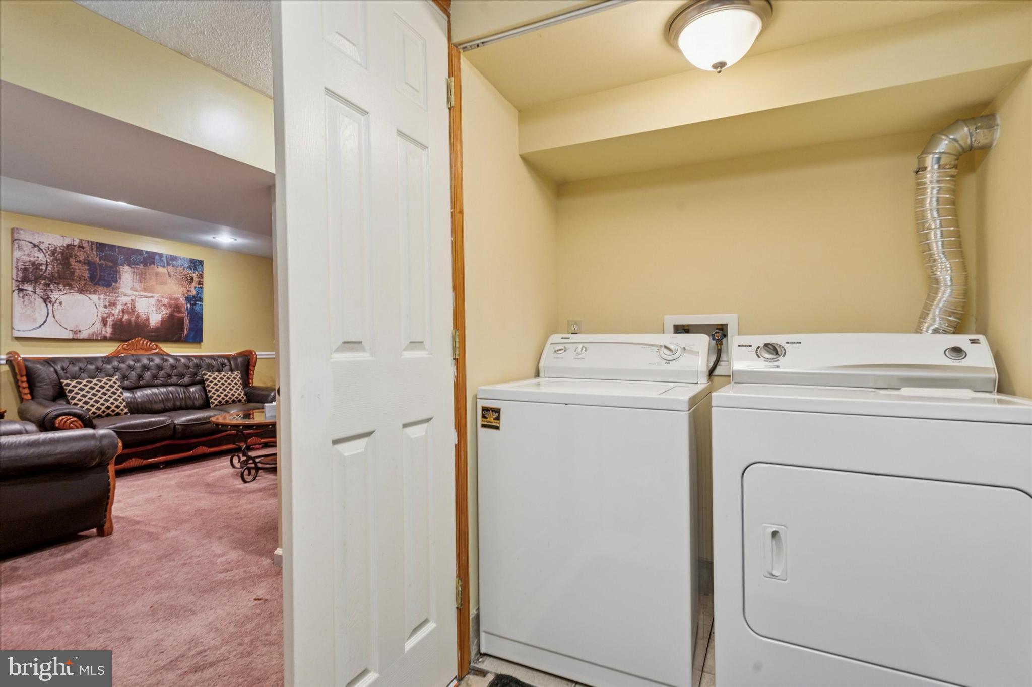 29 Harkfort Road Newark, DE 19702 - Photo 20 of 25 a utility room with dryer and washer