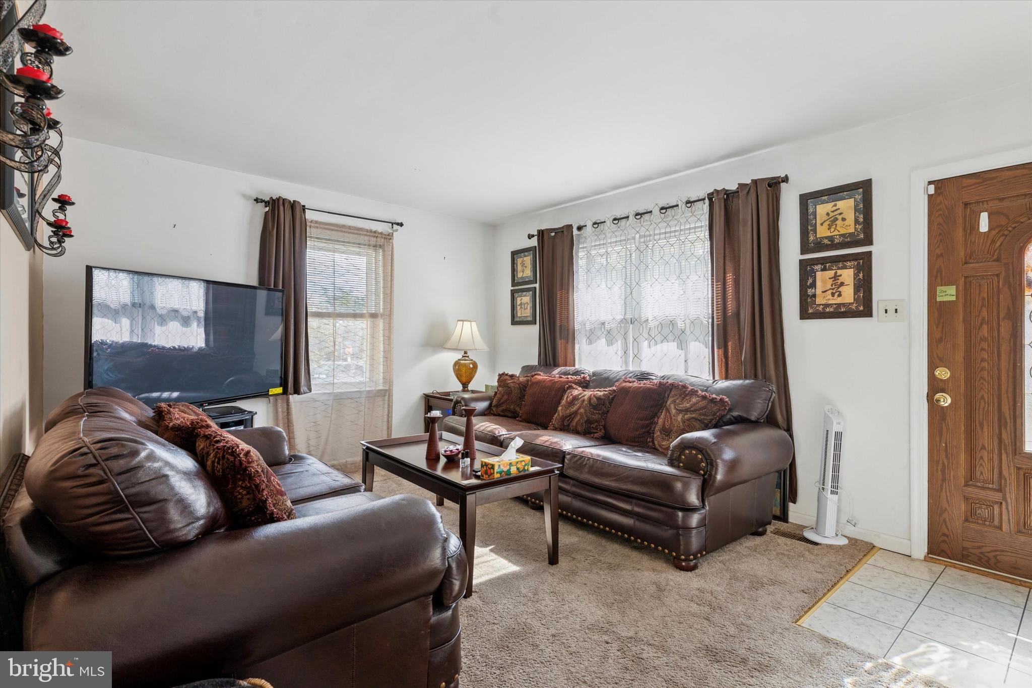 29 Harkfort Road Newark, DE 19702 - Photo 2 of 25 a living room with furniture and a large window