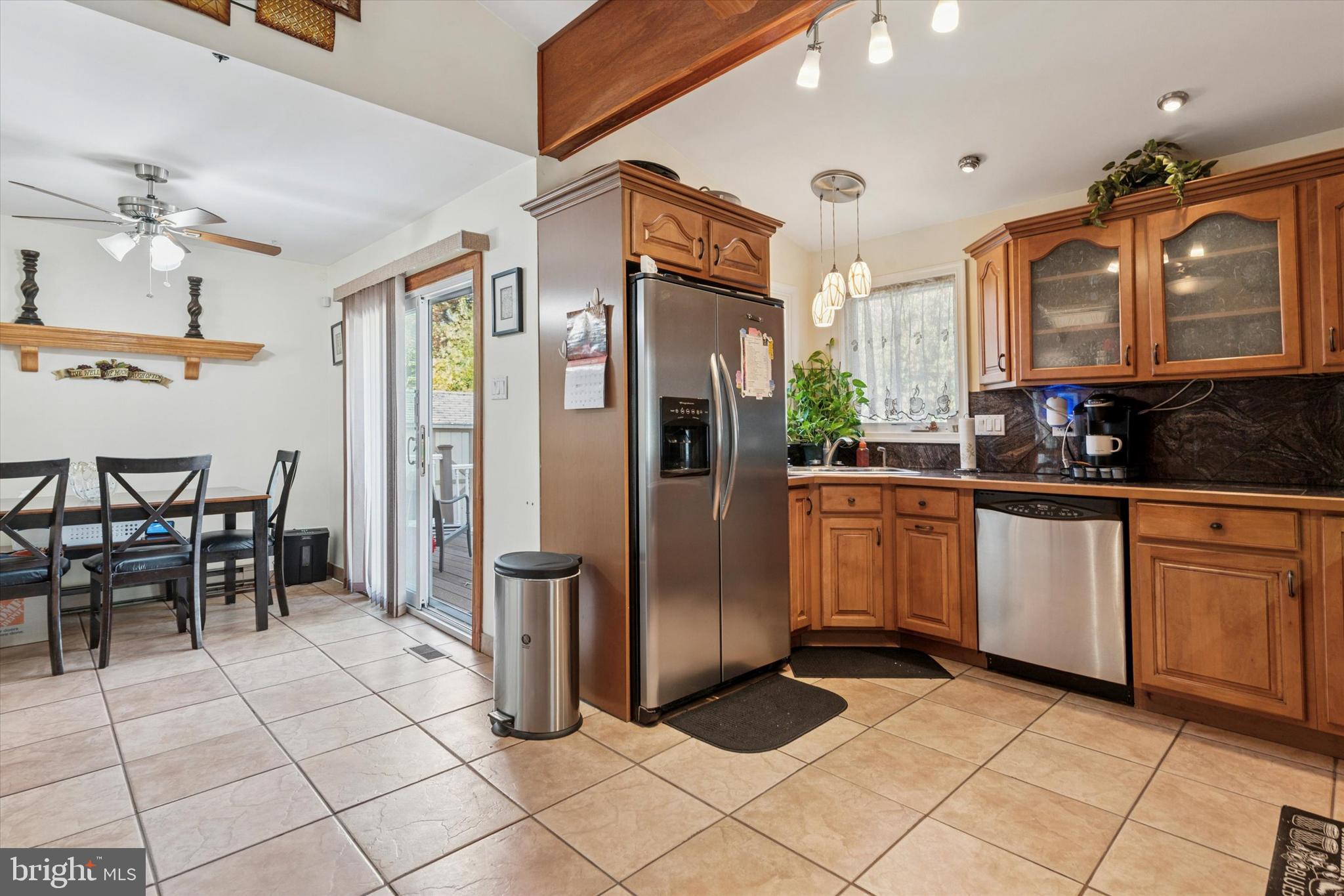 29 Harkfort Road Newark, DE 19702 - Photo 5 of 25 a kitchen with a refrigerator a sink and cabinets