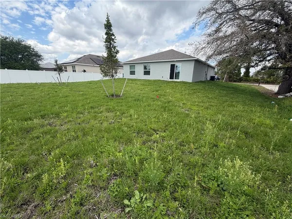 $1,900 | 3809 20th Street Southwest, Lehigh Acres, FL 33976