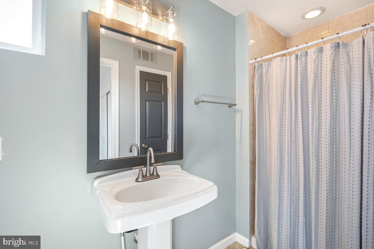 1377 K Street Southeast, Unit 2 Washington, DC 20003 - Photo 20 of 30 Full bathroom