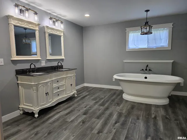 $225,500 | 102 Conch Drive, La Harpe, IL 61450