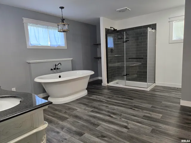 $225,500 | 102 Conch Drive, La Harpe, IL 61450