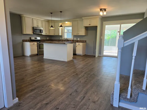 $218,000 | 102 Conch Drive, La Harpe, IL 61450