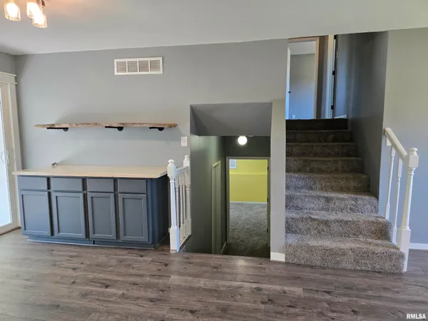 $218,000 | 102 Conch Drive, La Harpe, IL 61450