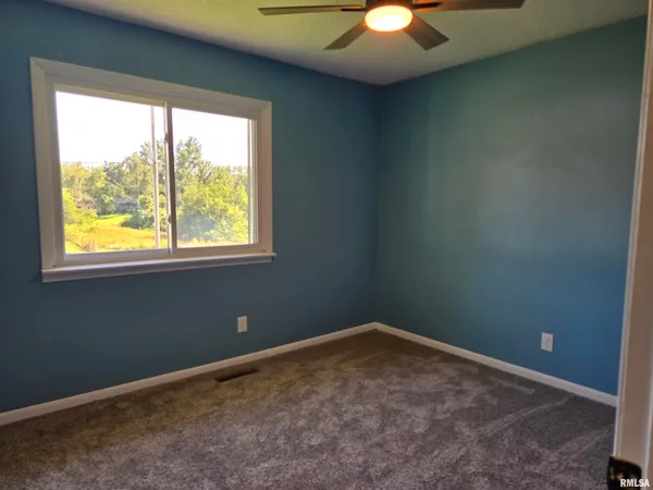 $218,000 | 102 Conch Drive, La Harpe, IL 61450