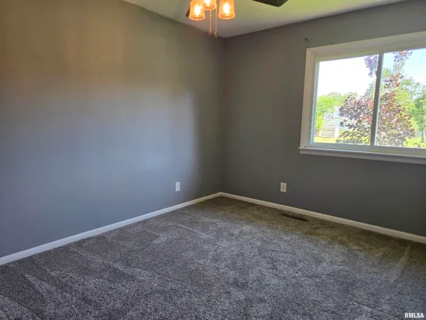 $218,000 | 102 Conch Drive, La Harpe, IL 61450