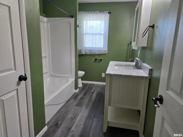 $218,000 | 102 Conch Drive, La Harpe, IL 61450