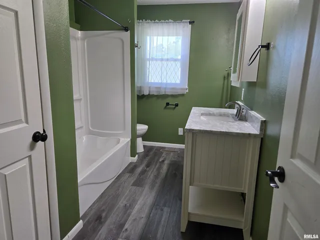 $225,500 | 102 Conch Drive, La Harpe, IL 61450