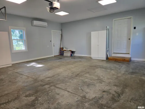 $218,000 | 102 Conch Drive, La Harpe, IL 61450