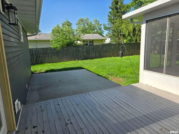 $218,000 | 102 Conch Drive, La Harpe, IL 61450