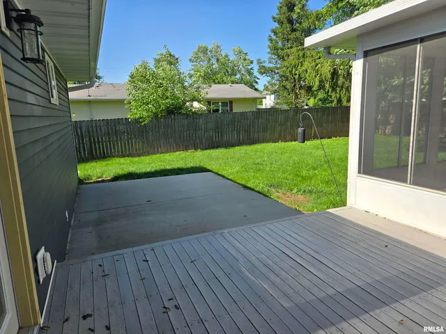 $225,500 | 102 Conch Drive, La Harpe, IL 61450