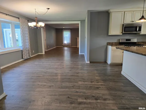 $218,000 | 102 Conch Drive, La Harpe, IL 61450