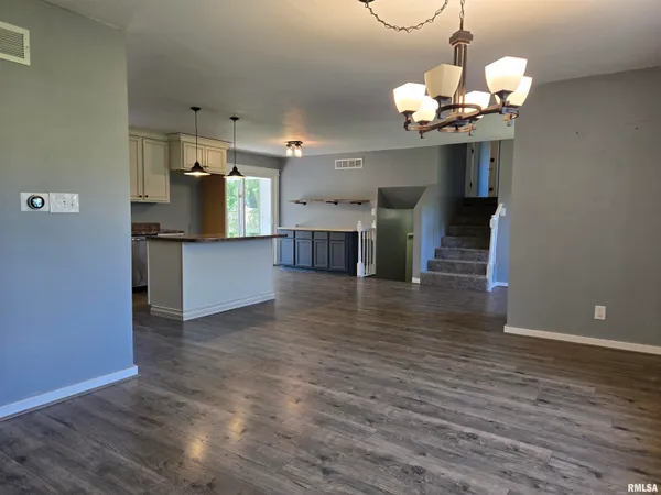 $218,000 | 102 Conch Drive, La Harpe, IL 61450