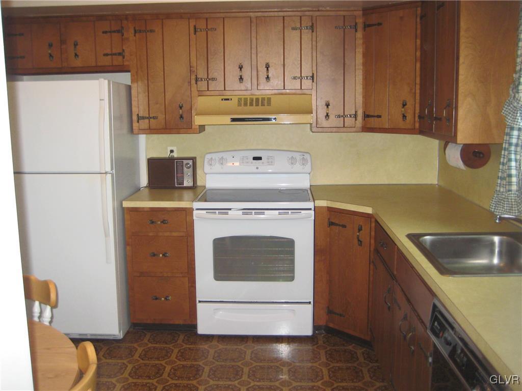 4054 High Road Kempton, PA 19529 - Photo 7 of 26 Kitchen again is bigger than it appears and has a