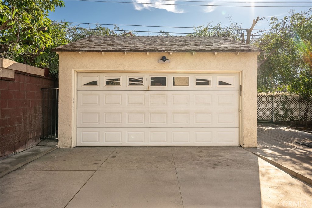 414 University Burbank, CA 91504 - Photo 14 of 18 a front view of a house