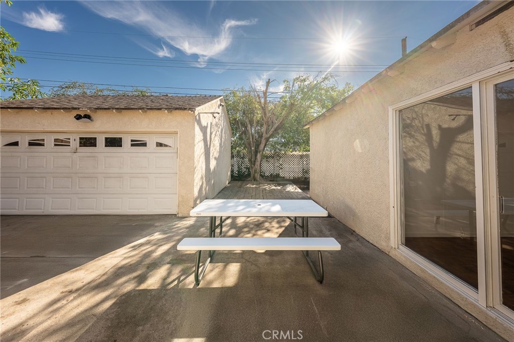 414 University Burbank, CA 91504 - Photo 15 of 18 a front view of a house