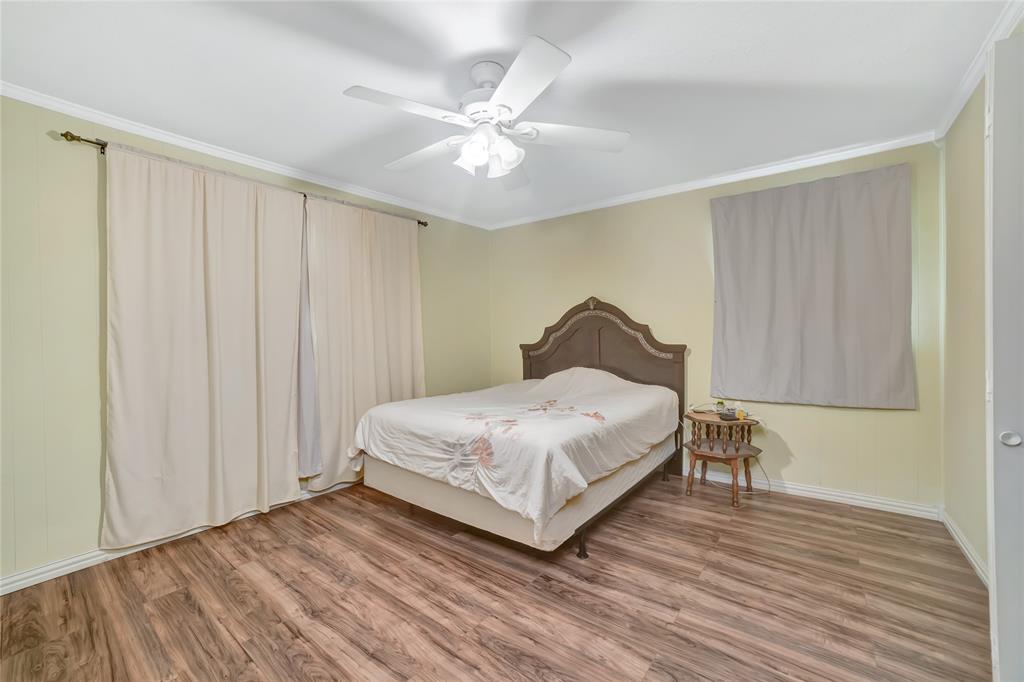 6021 Sycamore Creek Road Edgecliff Village, TX 76134 - Photo 27 of 37 Bedroom with wood finished floors, crown molding, ceiling fan, and baseboards