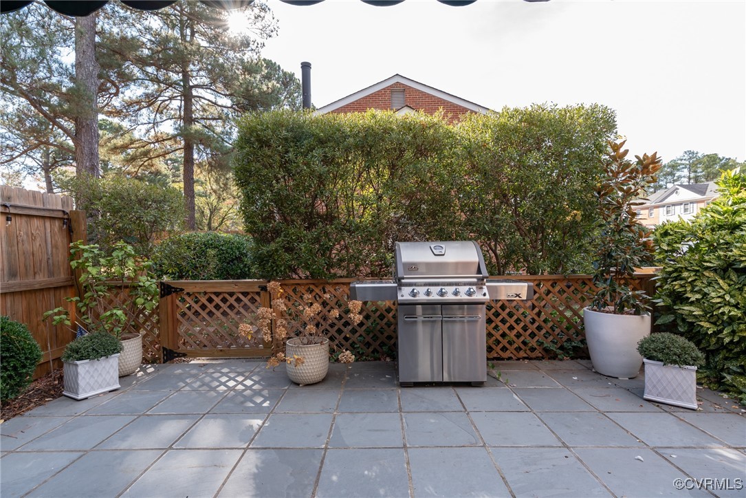 9111 Derbyshire Road, Unit I Henrico, VA 23229 - Photo 22 of 22 a view of a patio with table and chairs and potted plants