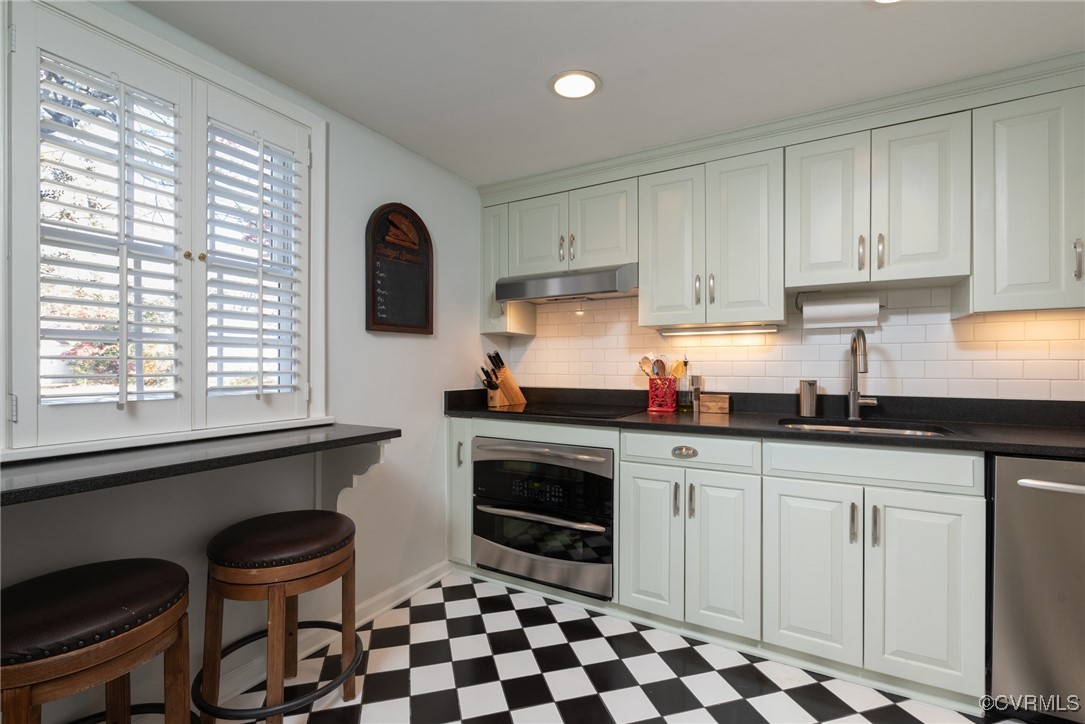 9111 Derbyshire Road, Unit I Henrico, VA 23229 - Photo 5 of 22 a kitchen with granite countertop a sink cabinets and window