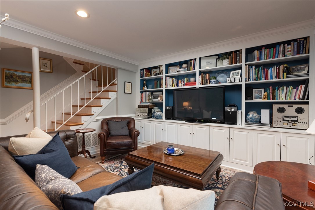 9111 Derbyshire Road, Unit I Henrico, VA 23229 - Photo 8 of 22 a living room with furniture and a flat screen tv