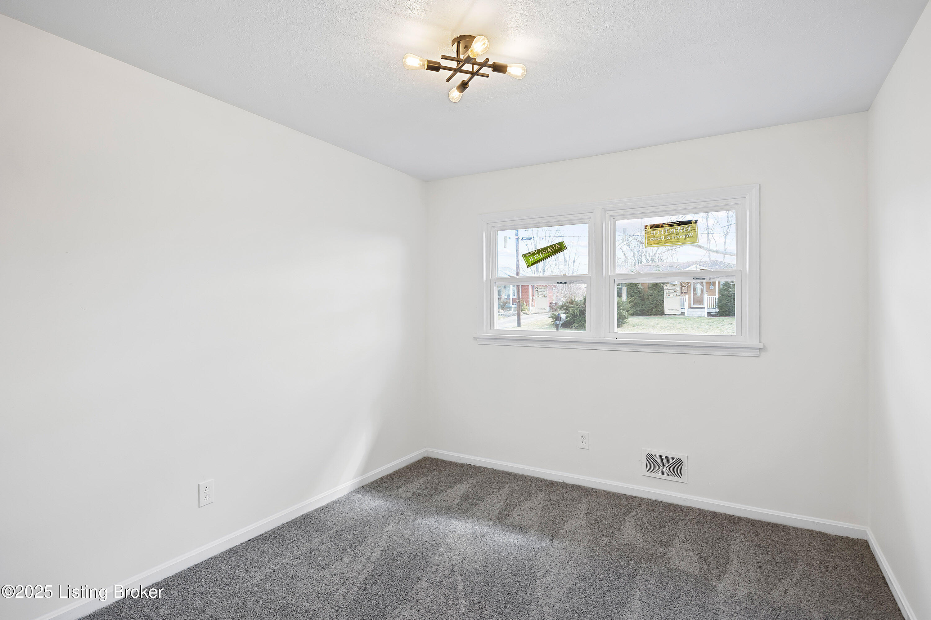5917 BlueStone Road Louisville, KY 40219 - Photo 14 of 27 011