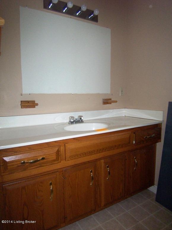 205 Plainview Court Springfield, KY 40069 - Photo 9 of 12 9 BATH 2