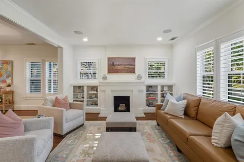 $925,000 | 5250 Goodwin Avenue, Dallas, TX 75206