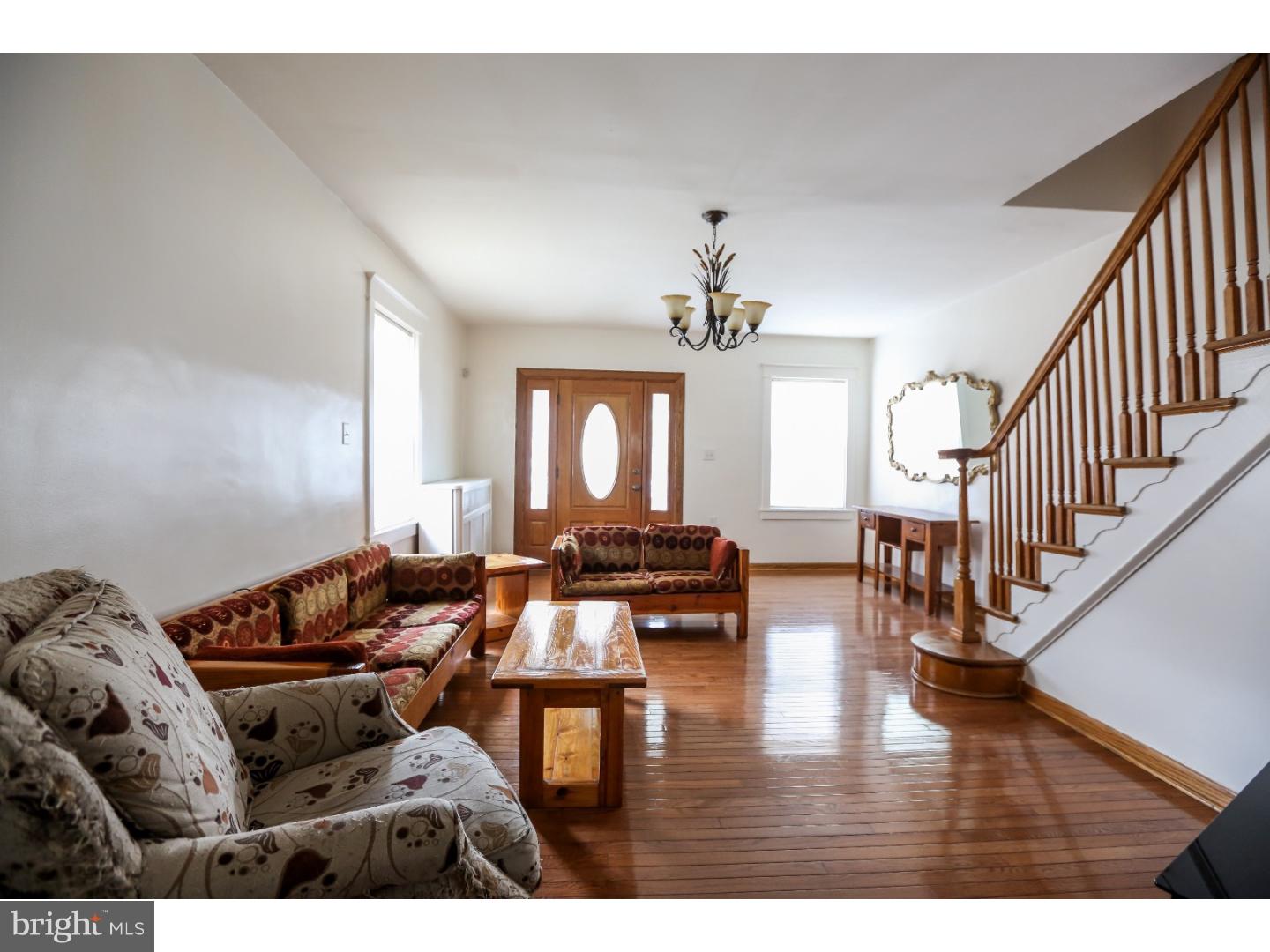 39 Waverly Road Havertown, PA 19083 - Photo 2 of 25 Living Room