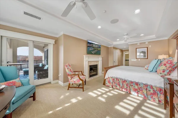 $814,000 | 100 Bridgewater Pointe Place, Unit 601, Moneta, VA 24121