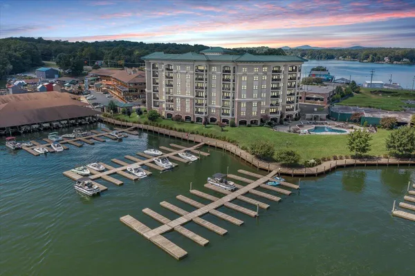 $814,000 | 100 Bridgewater Pointe Place, Unit 601, Moneta, VA 24121