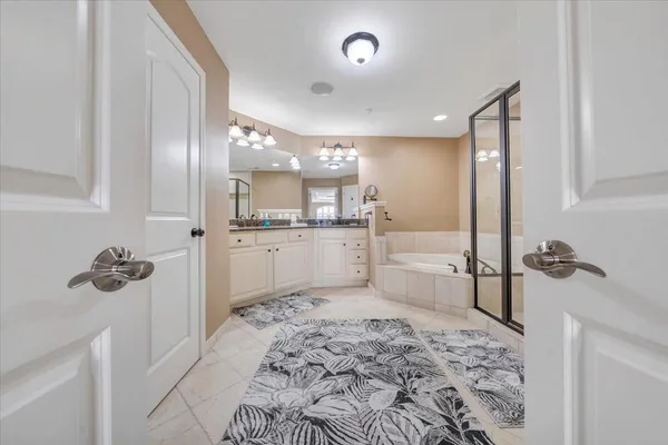 $814,000 | 100 Bridgewater Pointe Place, Unit 601, Moneta, VA 24121