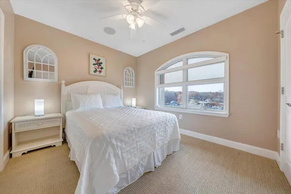 $814,000 | 100 Bridgewater Pointe Place, Unit 601, Moneta, VA 24121