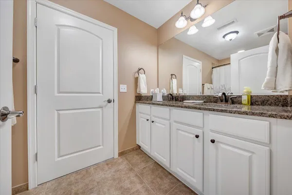 $814,000 | 100 Bridgewater Pointe Place, Unit 601, Moneta, VA 24121