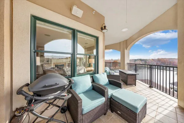 $814,000 | 100 Bridgewater Pointe Place, Unit 601, Moneta, VA 24121