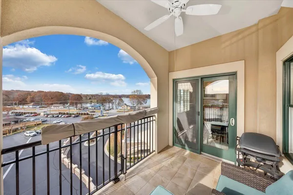 $814,000 | 100 Bridgewater Pointe Place, Unit 601, Moneta, VA 24121