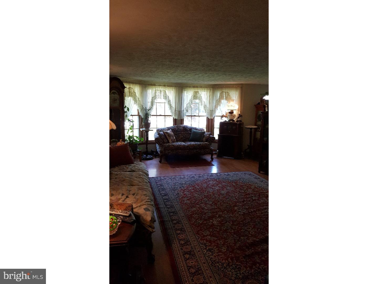 359 Willow Grove Road Elmer, NJ 08318 - Photo 4 of 16 Living Room
