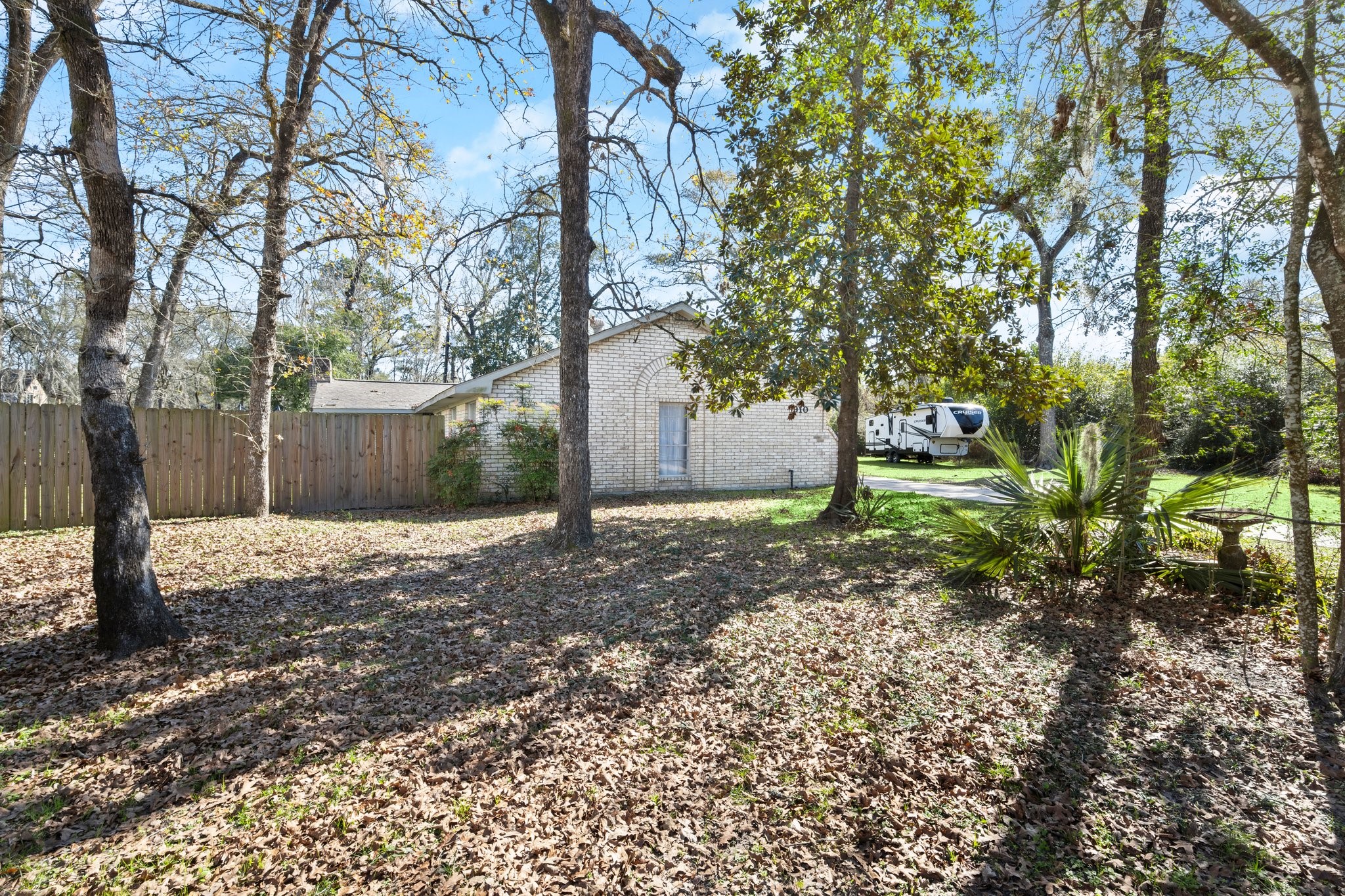 910 Brook Forest Court Conroe, TX 77385 - Photo 5 of 50