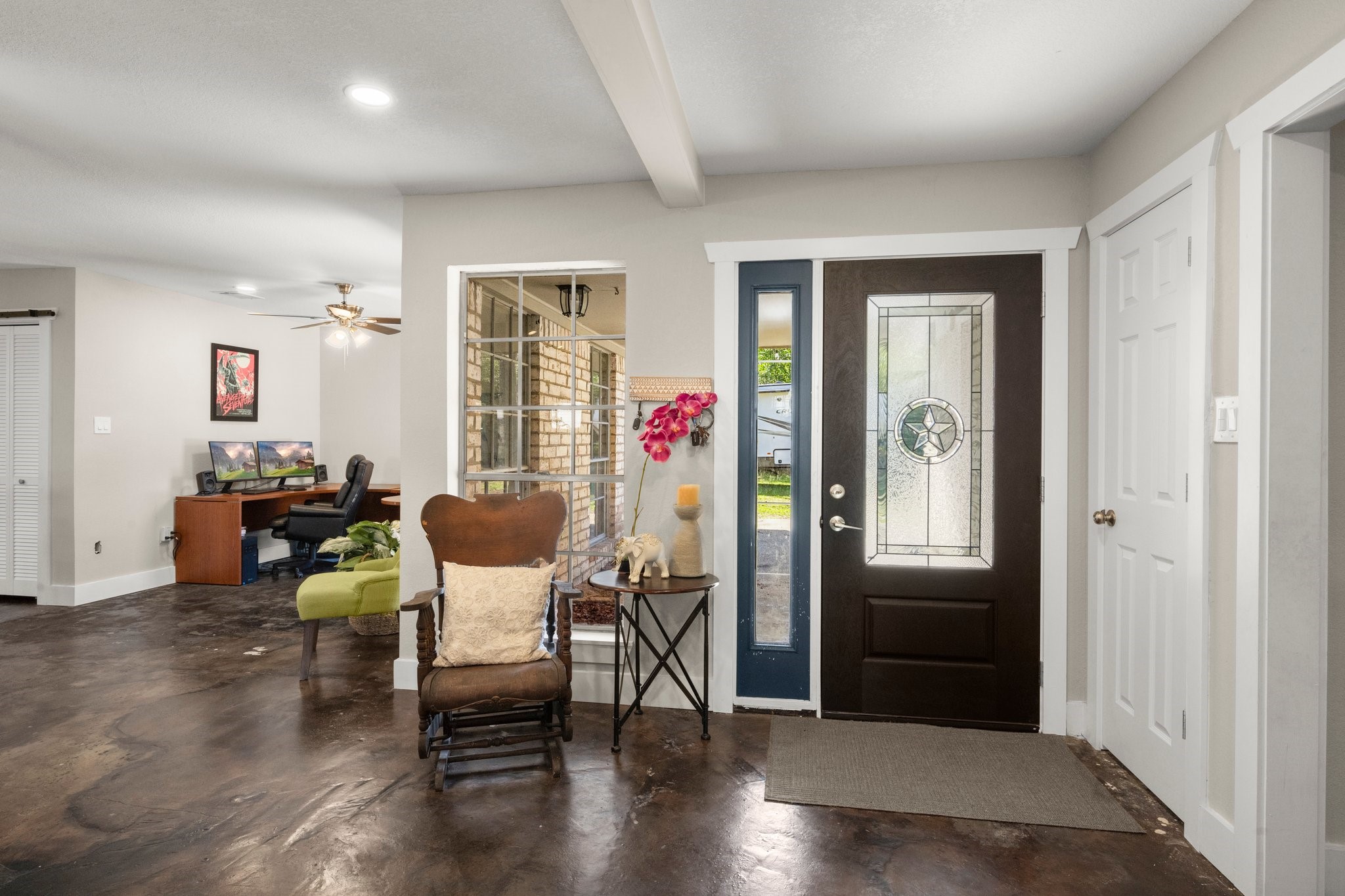 910 Brook Forest Court Conroe, TX 77385 - Photo 9 of 50