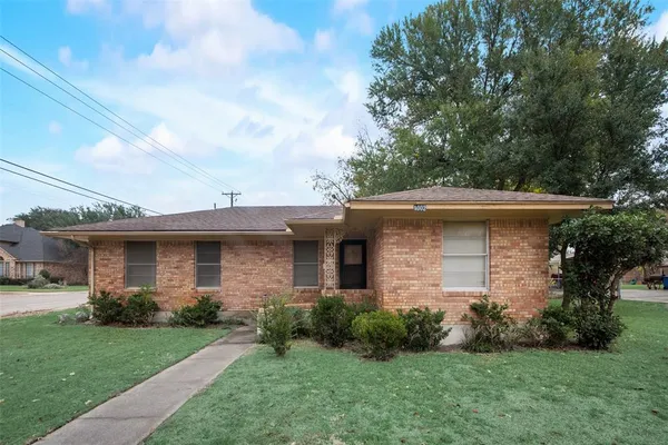 $1,825 | 1002 Majors Drive, Mesquite, TX 75149