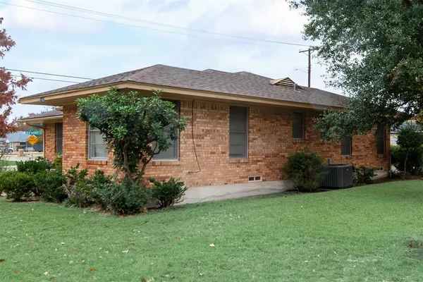 $1,825 | 1002 Majors Drive, Mesquite, TX 75149