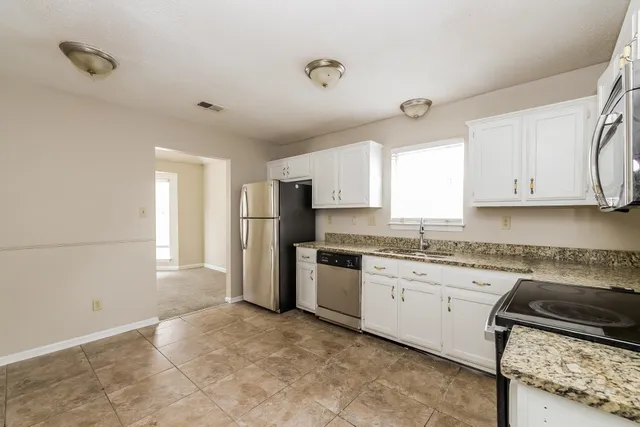 $1,685 | 7816 Lake Cross Drive East, Memphis, TN 38125