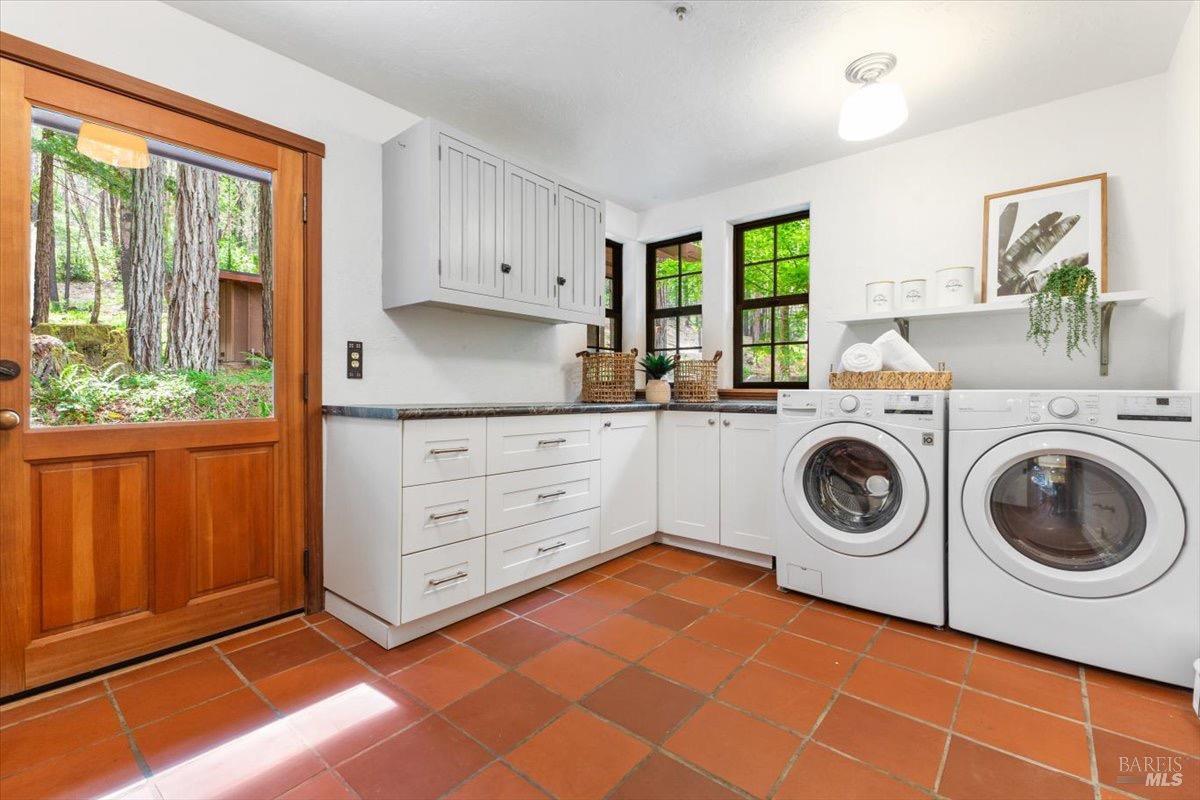 12076 Cloud Ridge Road Healdsburg, CA 95448 - Photo 17 of 72 The large mudroom includes plenty of storage, laundry, and an exterior door for convenience.