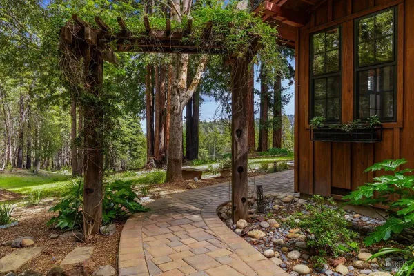 $2,999,000 | 12076 Cloud Ridge Road, Healdsburg, CA 95448