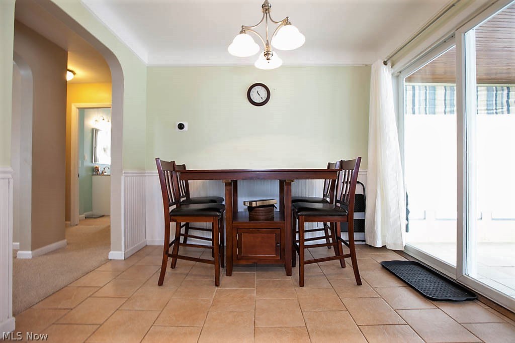 1748 Edgefield Road Lyndhurst, OH 44124 - Photo 3 of 34 The dining room is bright and inviting. Easy access to the wonderful sun porch.