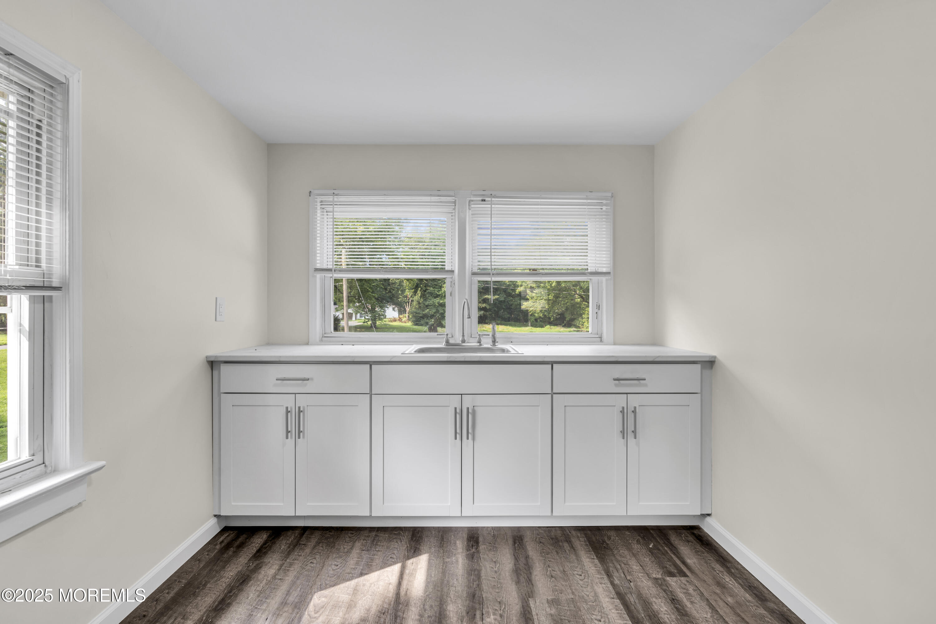 123 Freehold Road Manalapan, NJ 07726 - Photo 21 of 47 123 Freehold Road