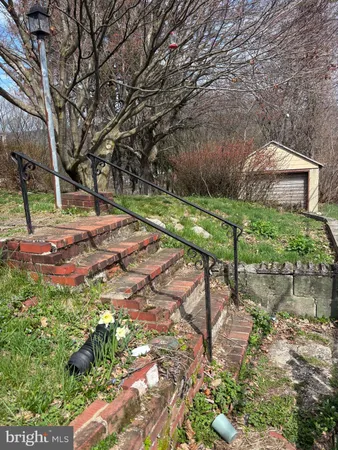 a view of a house with a yard and plants