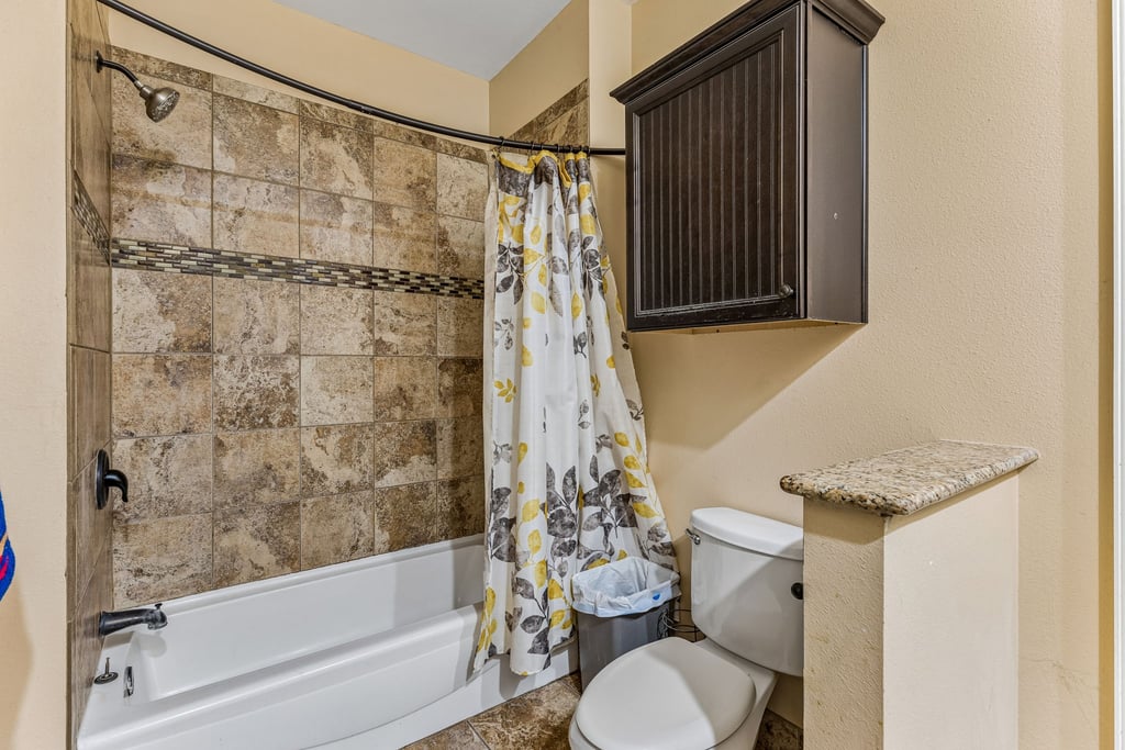 10111 Signal Hill Road Austin, TX 78737 - Photo 21 of 40 Tiled tub surround details highlight this functional bath area.
