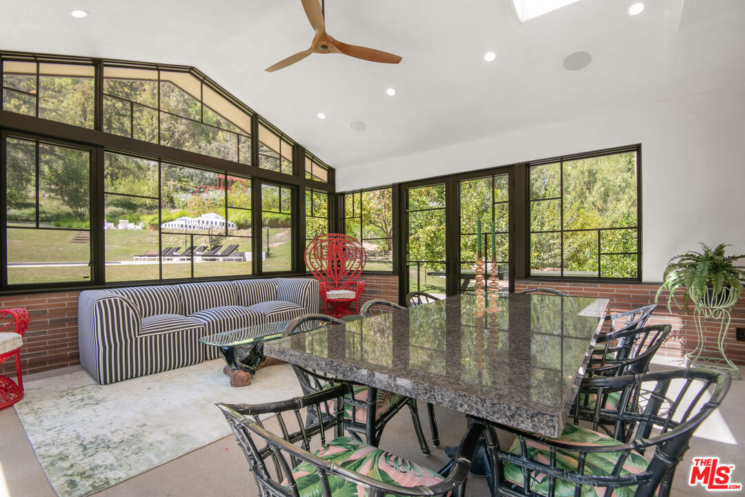 16001 Woodvale Road Encino, CA 91436 - Photo 12 of 26