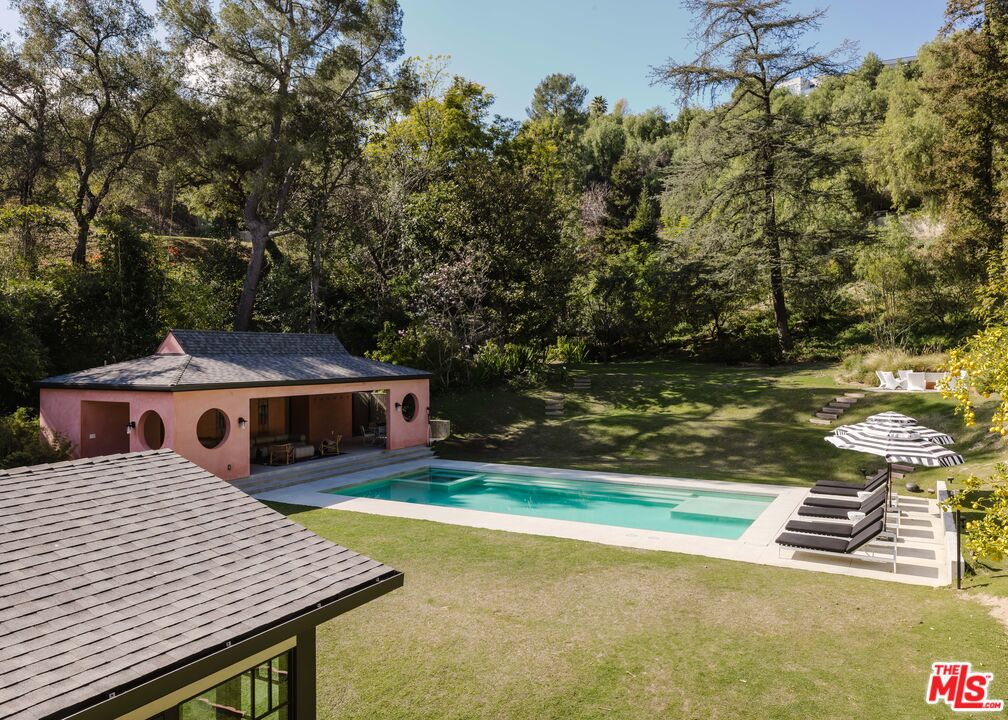 16001 Woodvale Road Encino, CA 91436 - Photo 13 of 26